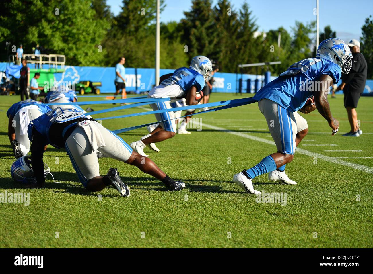 ALLEN PARK, MI - AUGUST 09: Detroit Lions RB D'Andre Swift (32) acts as a counter-weight to Detroit Lions RB Jamaal Williams (30) when doing resistance training during Lions training camp on August 9, 2022 at Detroiit Lions Training Facility in Allen Park, MI (Photo by Allan Dranberg/CSM) Credit: Cal Sport Media/Alamy Live News Stock Photo