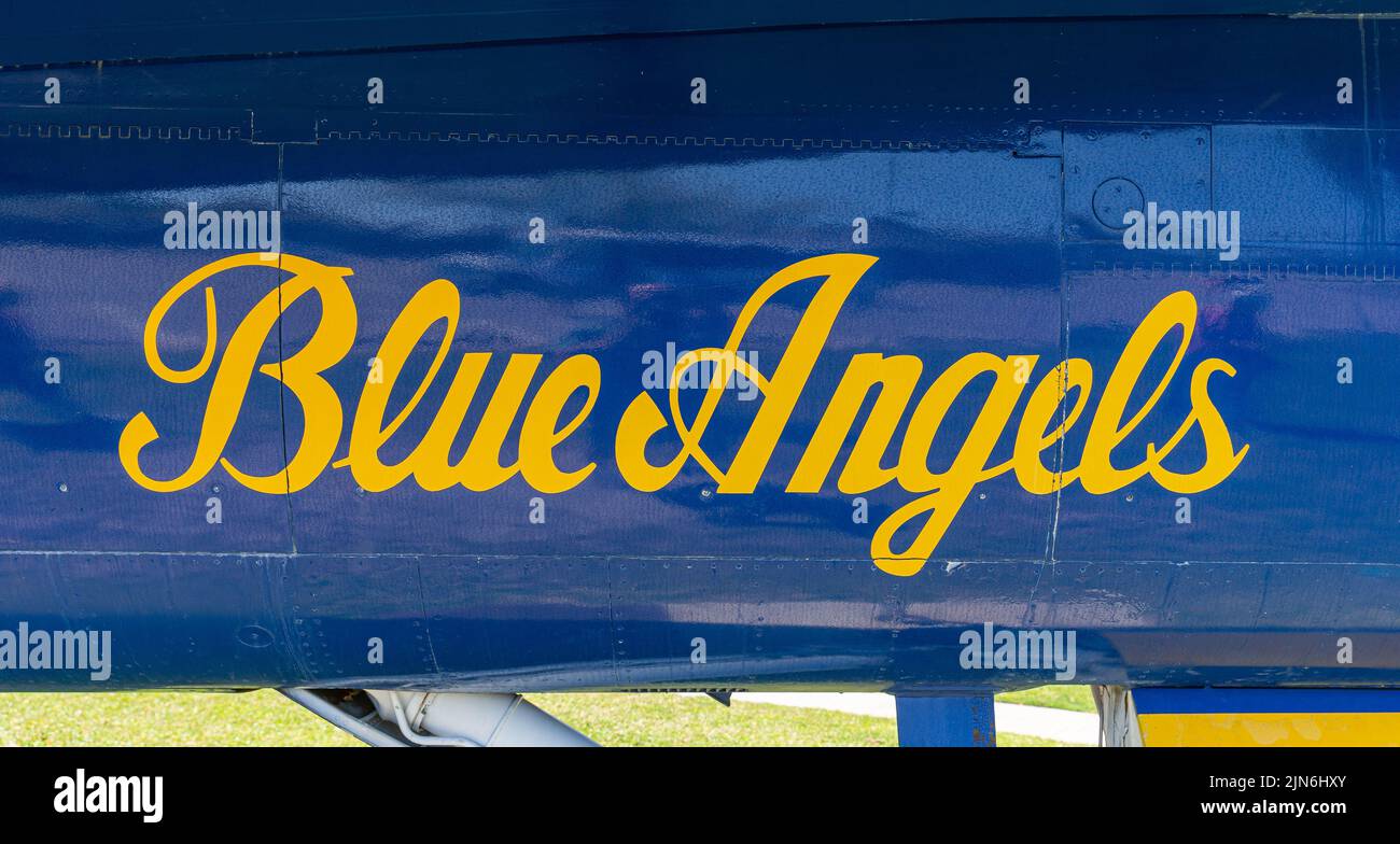 Navy f18 blue angels flying hi-res stock photography and images - Alamy