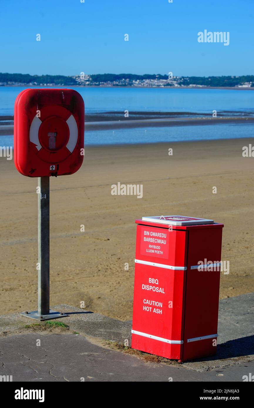 Disposable bbq and beach hires stock photography and images Alamy