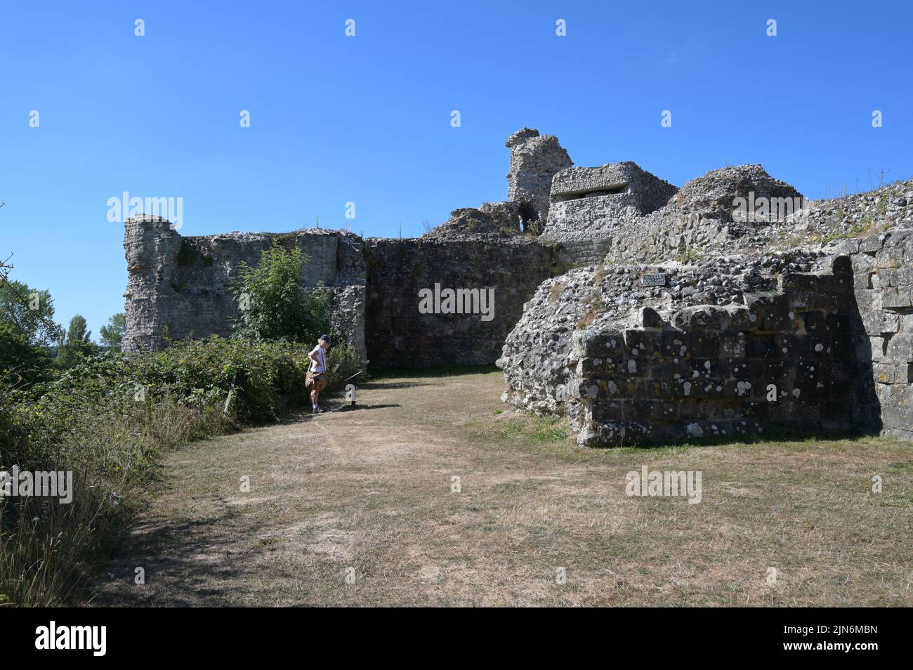 pevensey-castle-in-east-sussex-stock-photo-alamy