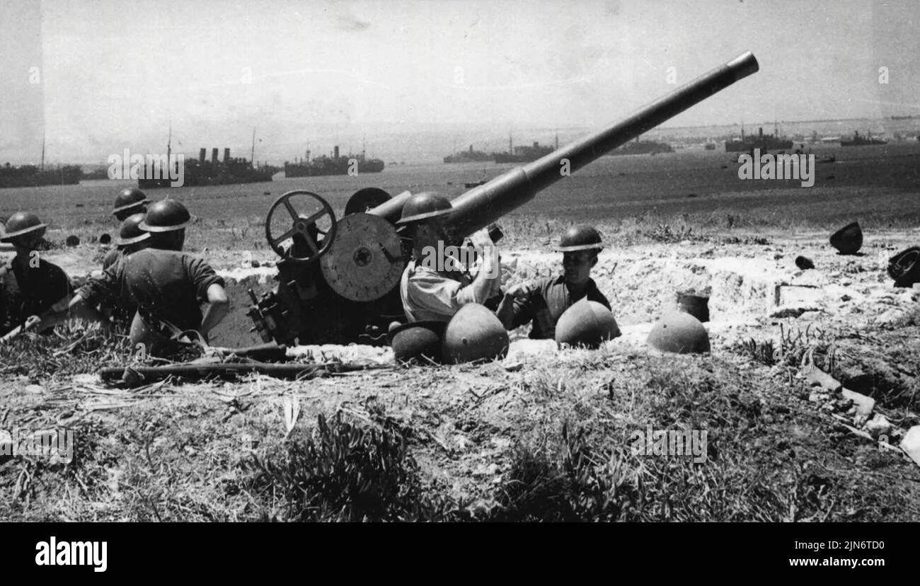 Syracuse's Coastal Defenses Change Hands -- Coastal defends positions commanding Syracuse harbour and the surrounding seas were overcome by the Commands. The guns were in firing order and are now being manned by British Coastal Defence batteries under the command of Major J.V. Kelly, D.S.O. July 29, 1943. (Photo by British Official Photograph). Stock Photo