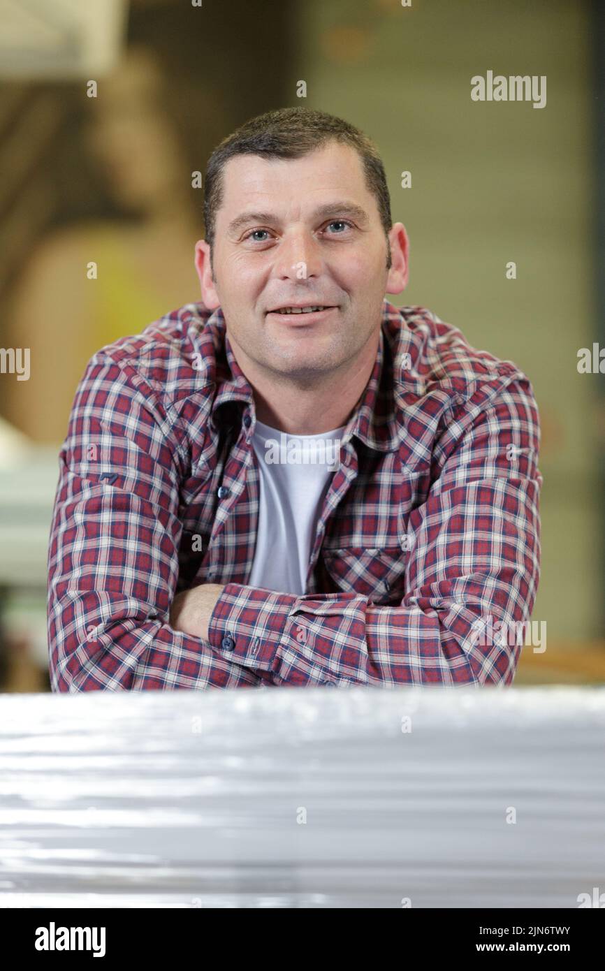 Guy wearing shirt too small hi-res stock photography and images - Alamy