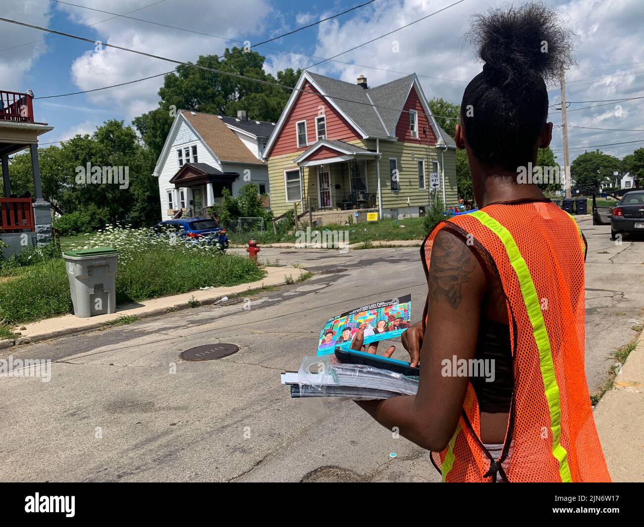 Milwaukee, Wisconsin, USA. 7th Aug, 2022. A community organizer with the nonprofit organization BLOC, Black Leaders Organizing for Communities, prepares to hand out materials to encourage voters to go to the polls for WisconsinÃs Partisan Primary Election. (Credit Image: © Sue Dorfman/ZUMA Press Wire) Stock Photo