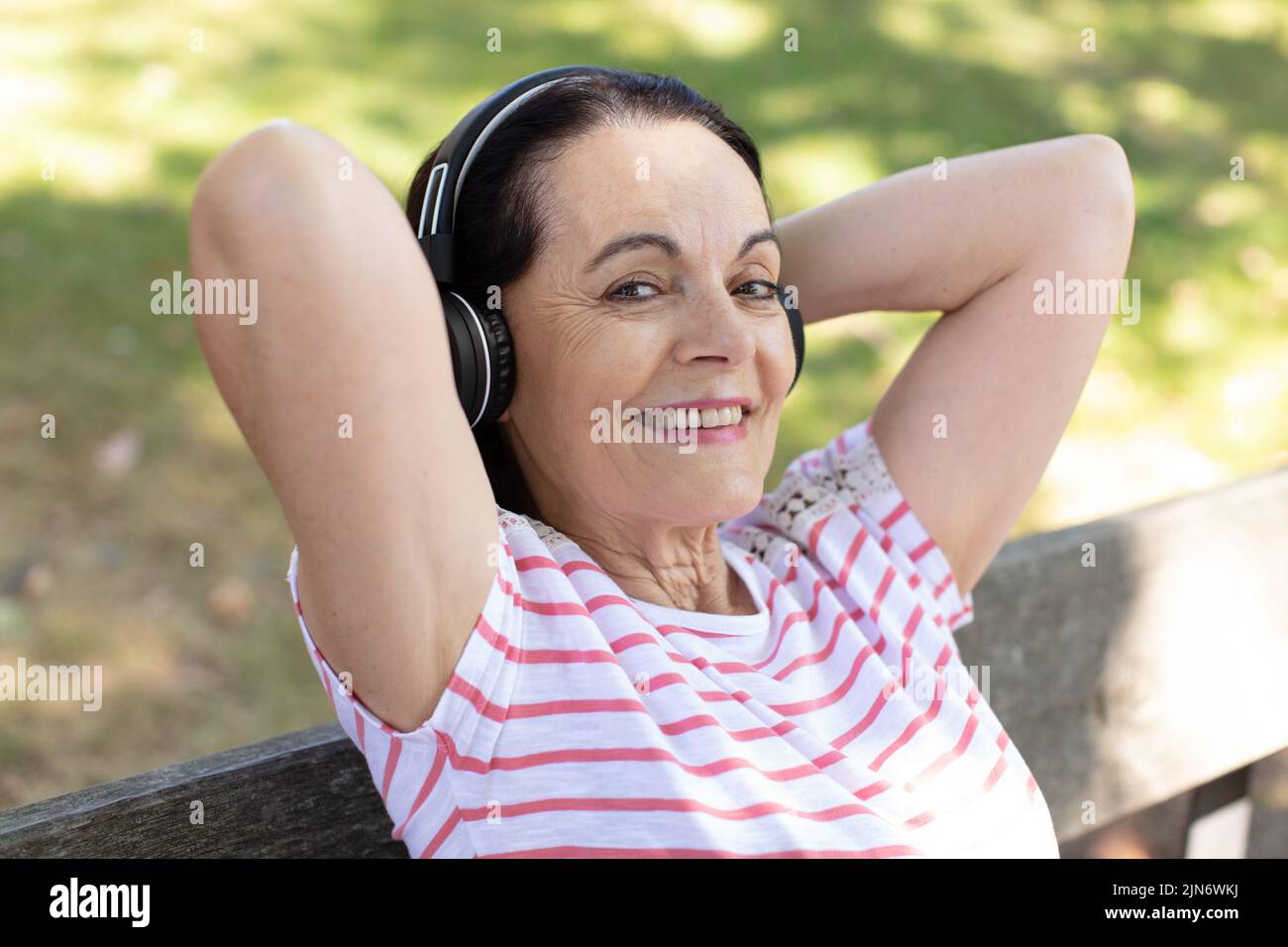 older woman sitting on bench in the park Stock Photo - Alamy
