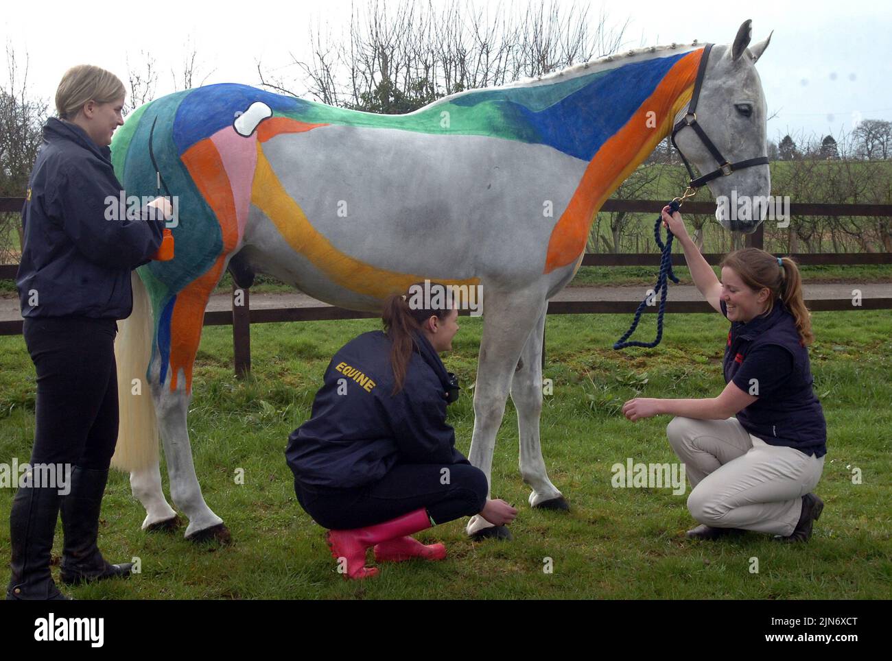 GILLIAN HIGGINS RIGHT AND STUDENTS AT SPARSHOLT COLLEGE HAMPSHIRE PUT