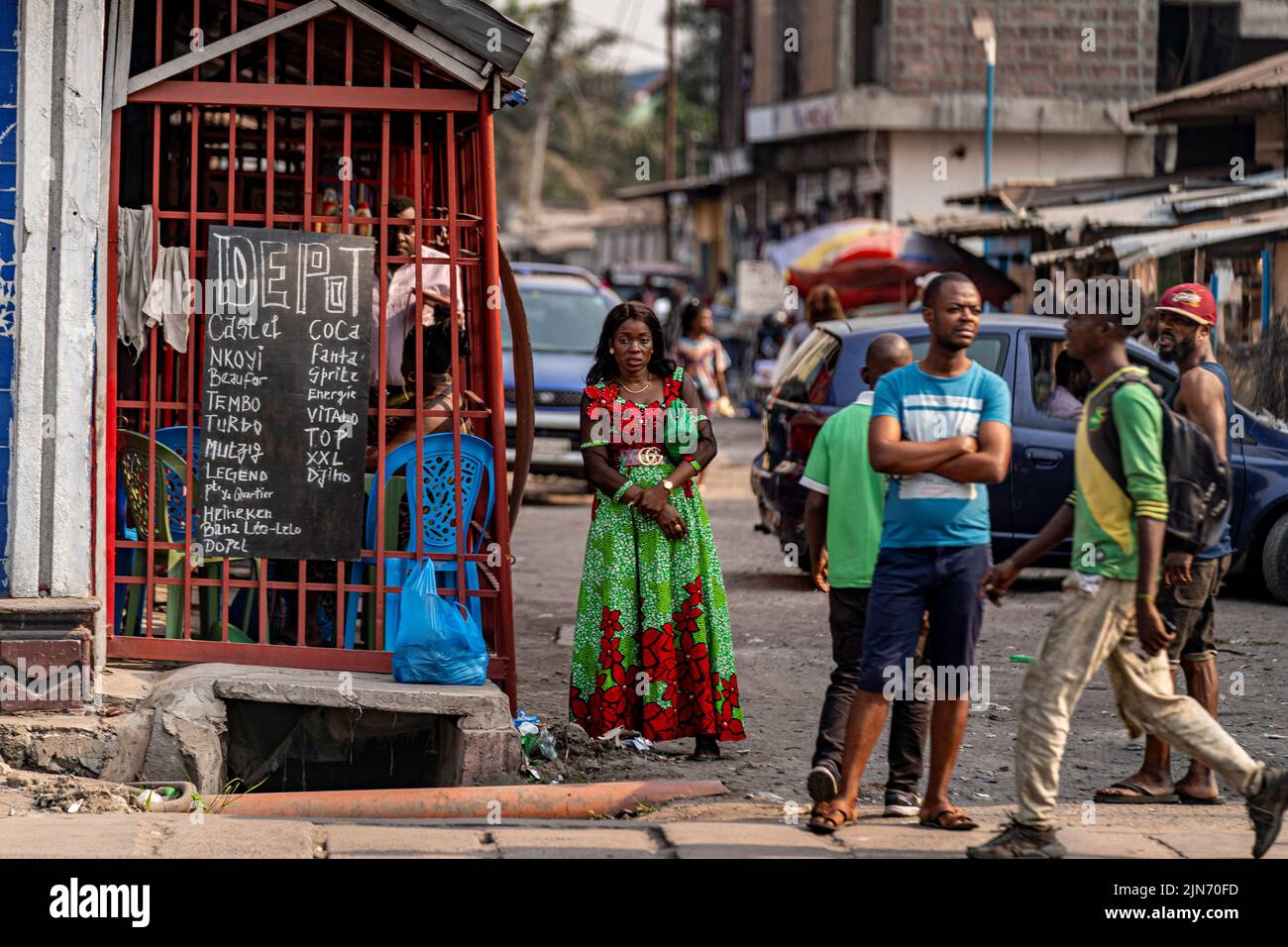 People watch as U.S. Secretary of State Antony Blinken's motorcade moves through Kinshasa, Democratic Republic of the Congo, August 9, 2022. Andrew Harnik/Pool via REUTERS Stock Photo