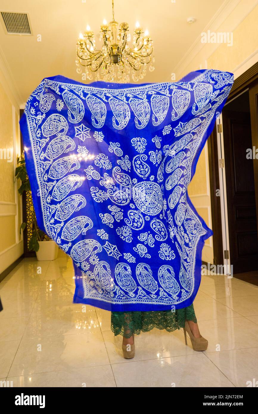 Blue And Gold Sari Fabric Stock Photo - Download Image Now - Textile,  India, Headscarf - iStock