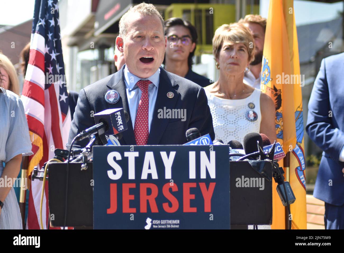 Fair Lawn, NJ, USA. 9th Aug, 2022. (NEW) New Jersey Leaders Announce New State Legislation to Combat NYC Congestion Tax Whacking Jersey Drivers. August 09, 2022, Fair Lawn, New Jersey, USA: Congressman Josh Gottheimer (NJ-5) and New Jersey Leaders announce New State Legislation to combat NYC Congestion Tax Whacking Jersey Drivers. This is to help incentivize the development of businesses in Jersey that reduce commute time for full-time employees, helping Jersey residents Ã¢â‚¬Å“Stay in JerseyÃ¢â‚¬Â and avoid New YorkÃ¢â‚¬â„¢s proposed Congestion Tax. (Credit Image: © Kyle Mazza/TheNEWS2 via Stock Photo
