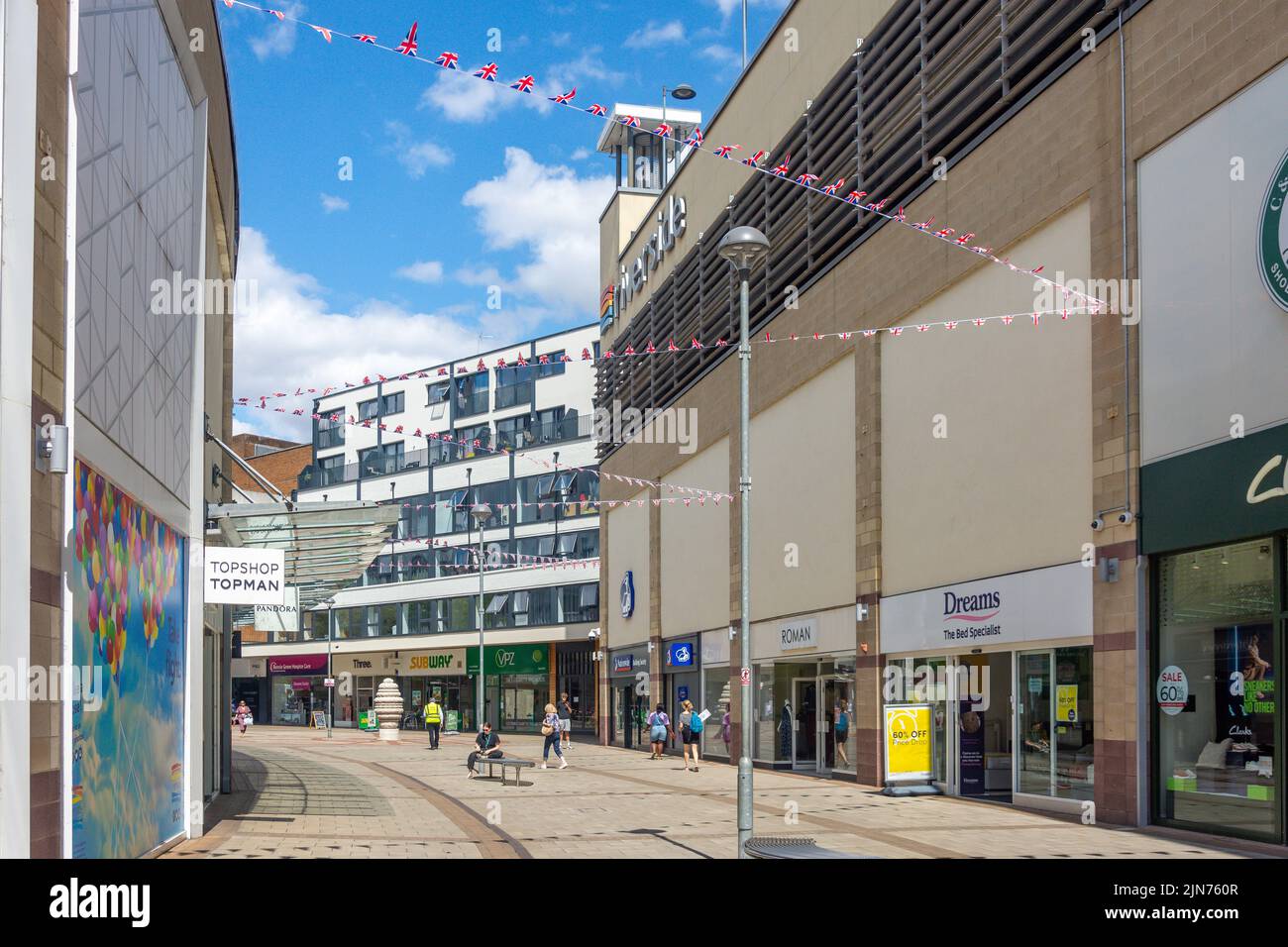 Shopping centre hi-res stock photography and images - Page 2 - Alamy