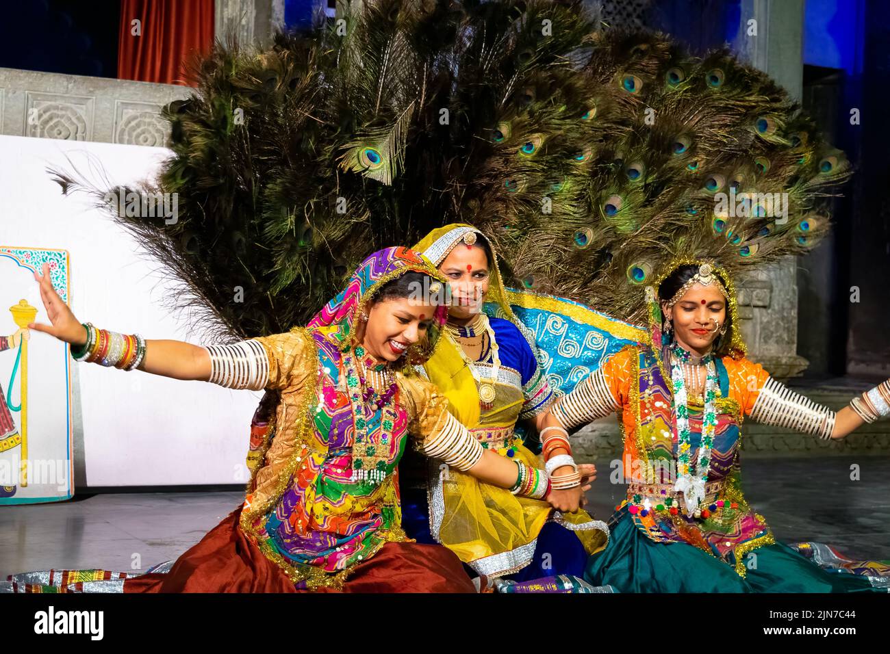 a dharohar folk dance show performed by woman in udaipur 2JN7C44