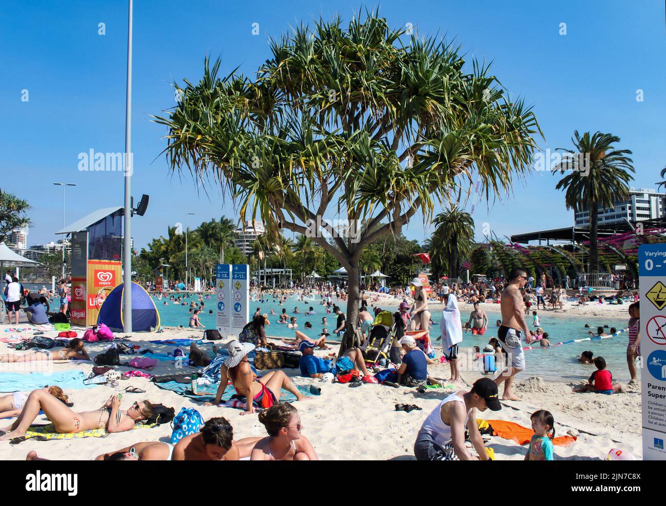 Swimming pool outside australia hires stock photography and images Alamy