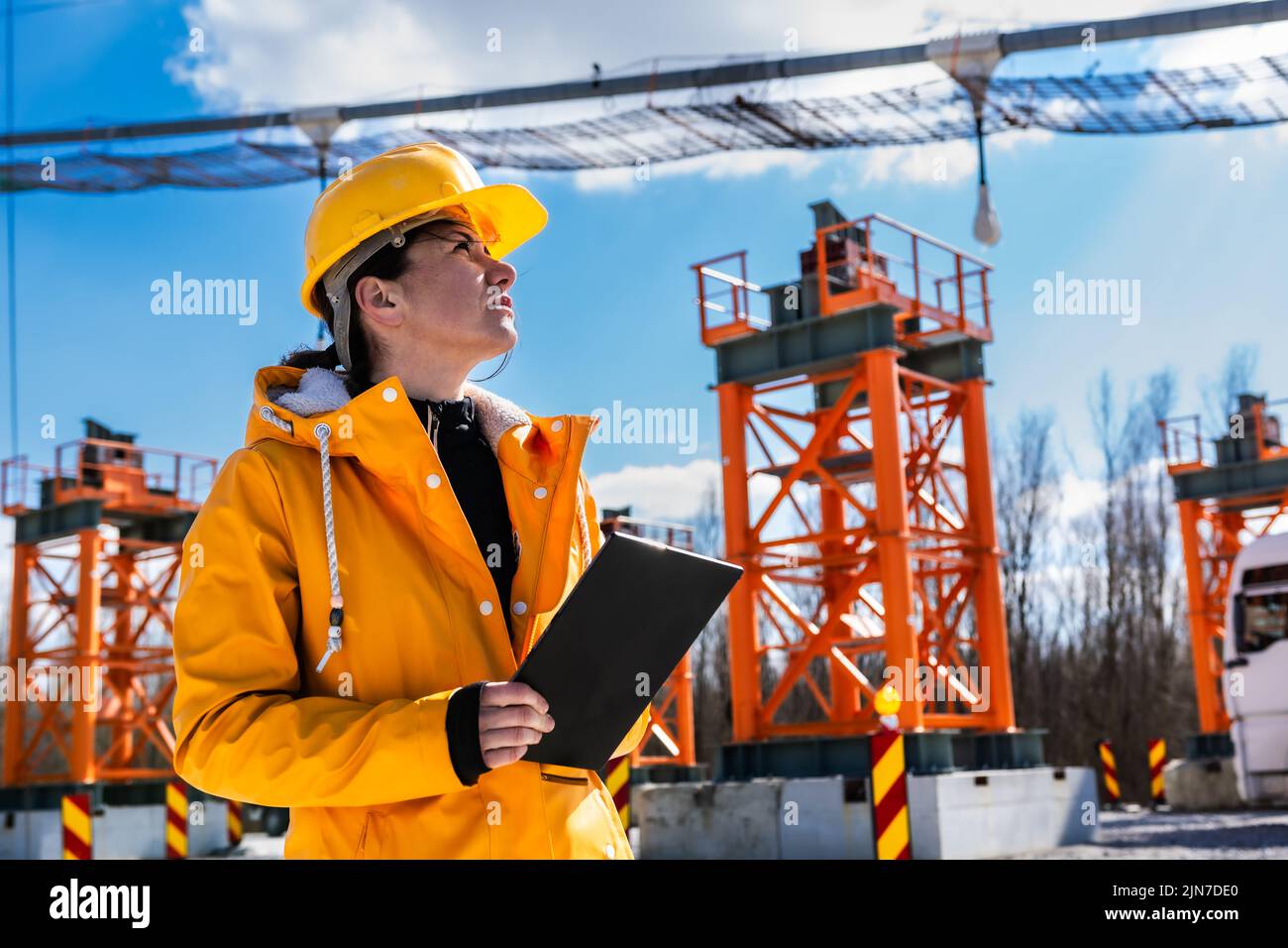 Engineer using tablet control hi-res stock photography and images - Alamy