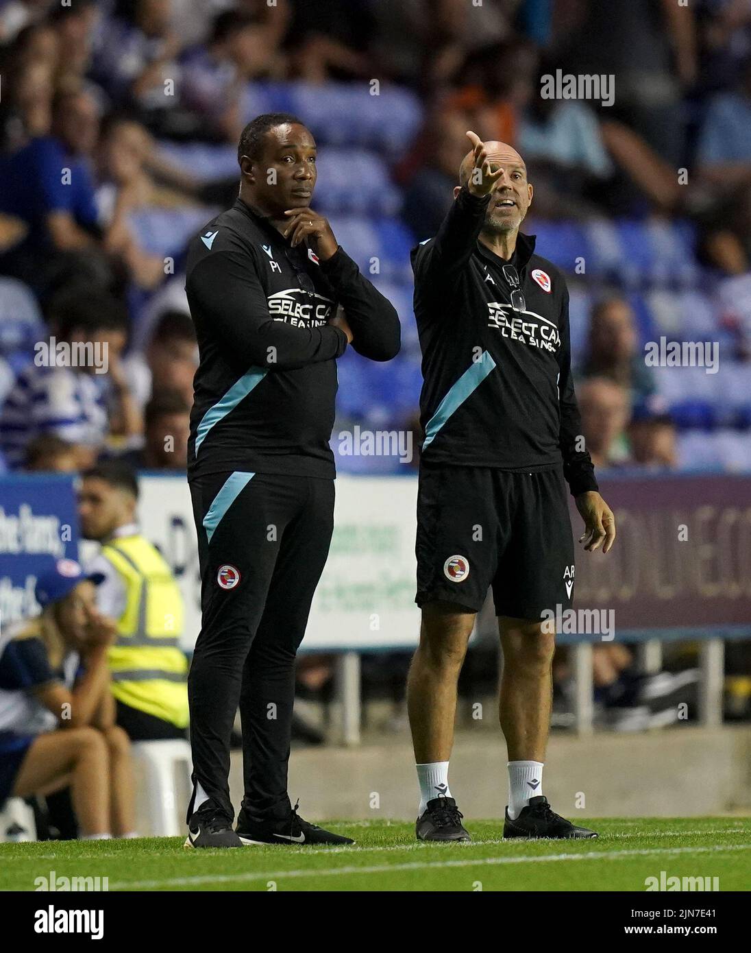 Reading manager Paul Ince (left) and assistant Alex Rae on the touchline during the Carabao Cup, first round match at the Select Car Leasing Stadium, Reading. Picture date: Tuesday August 9, 2022. Stock Photo