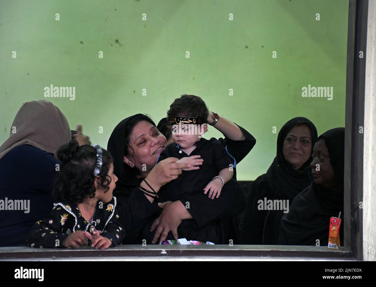 Mumbai, India. 09th Aug, 2022. Shiite Muslim woman teaches her baby to