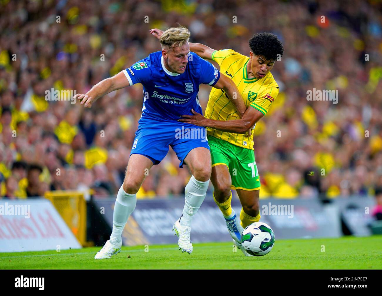 Birmingham City's Marc Roberts (left) and Norwich City's Gabriel Sara battle for the ball during the Carabao Cup, first round match at Carrow Road, Norwich. Picture date: Tuesday August 9, 2022. Stock Photo