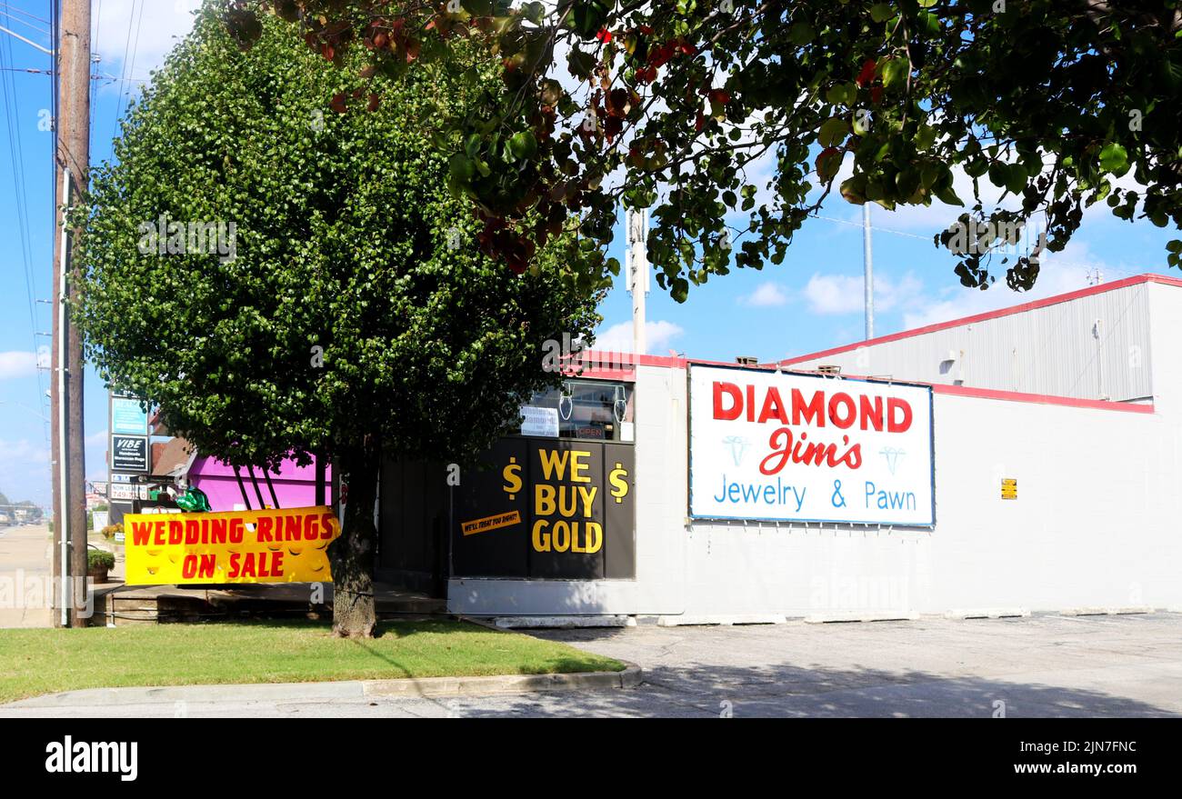 Tulsa Oklahoma 10-14-2017 Wedding Rings on Sale sign at Diamond Jims Pawn Shop on Harvard Avenue in.jpg Stock Photo