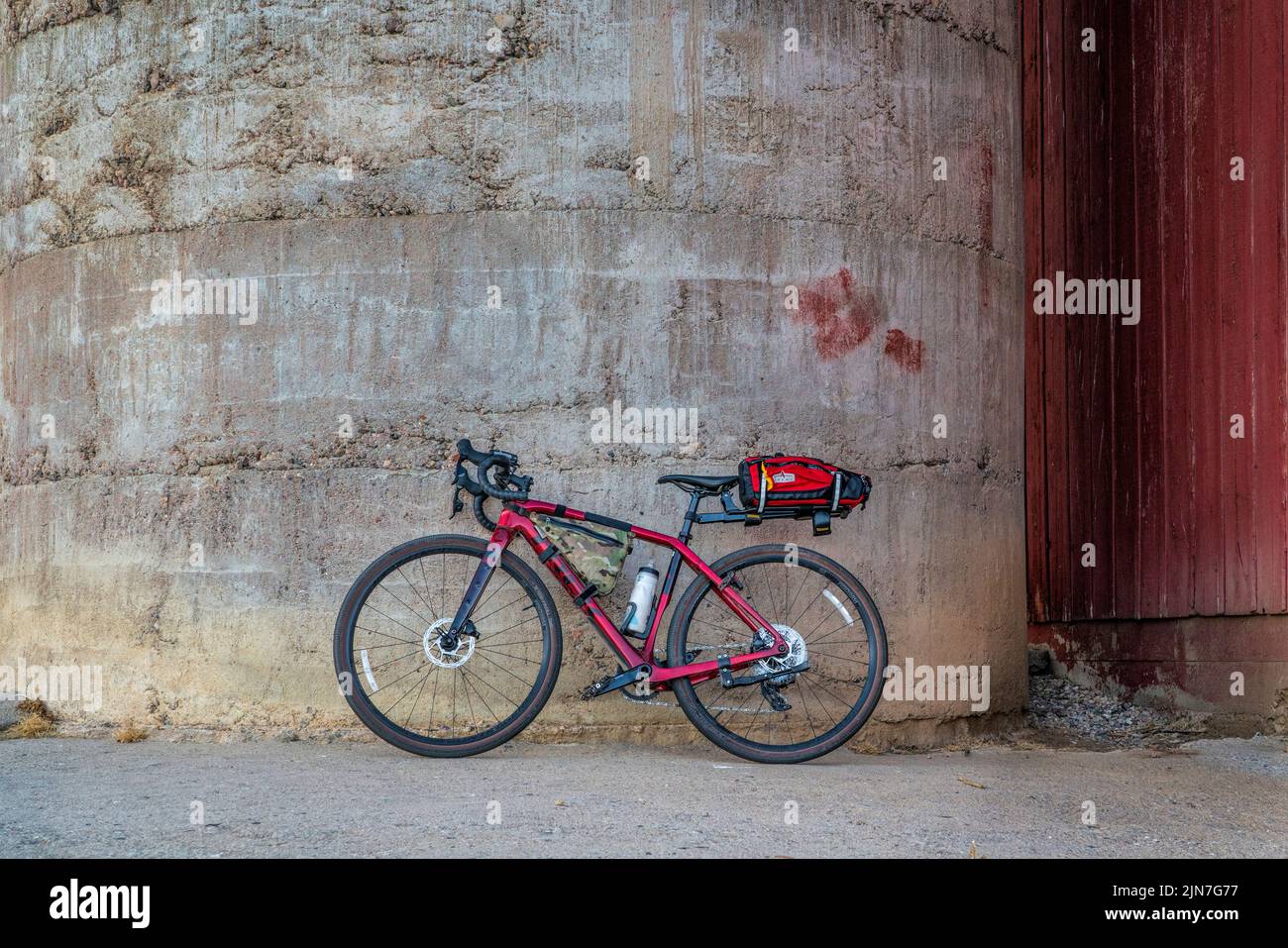 Fort Collins, CO, USA - April 9, 2022: Checkpoint SL6 gravel bike by Trek with seat post rack and trunk bag by Arkel and Oveja Negra frame bag at old Stock Photo