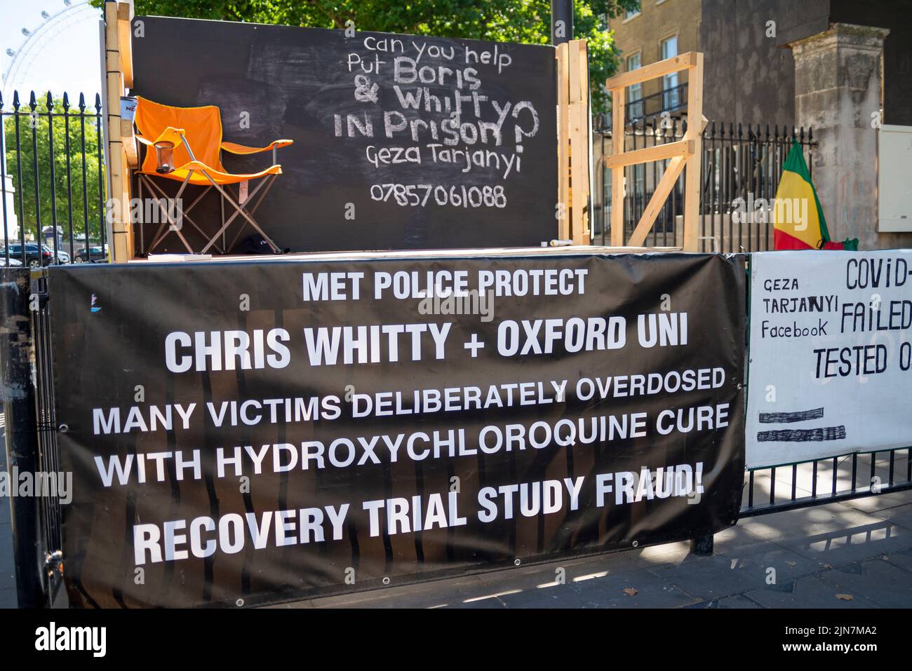Covid 19 conspiracy theory protest in Whitehall, Westminster, London, UK. Claims Metropolitan Police protect Chris Whitty & Oxford University. Fraud Stock Photo