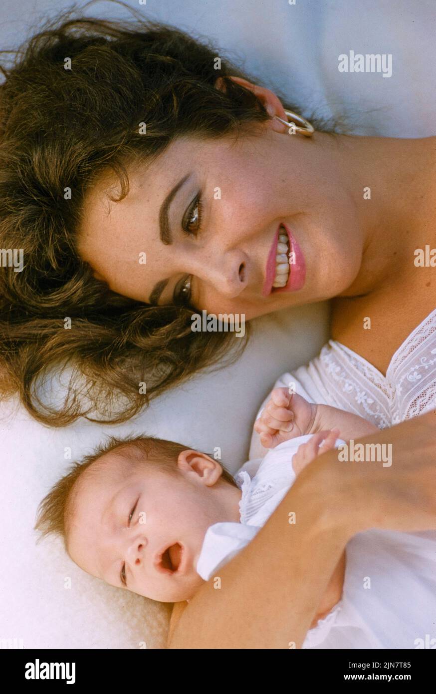 Actress Elizabeth Taylor with her Daughter Elizabeth 'Liza' Frances Todd, Toni Frissell Collection, September 1957 Stock Photo
