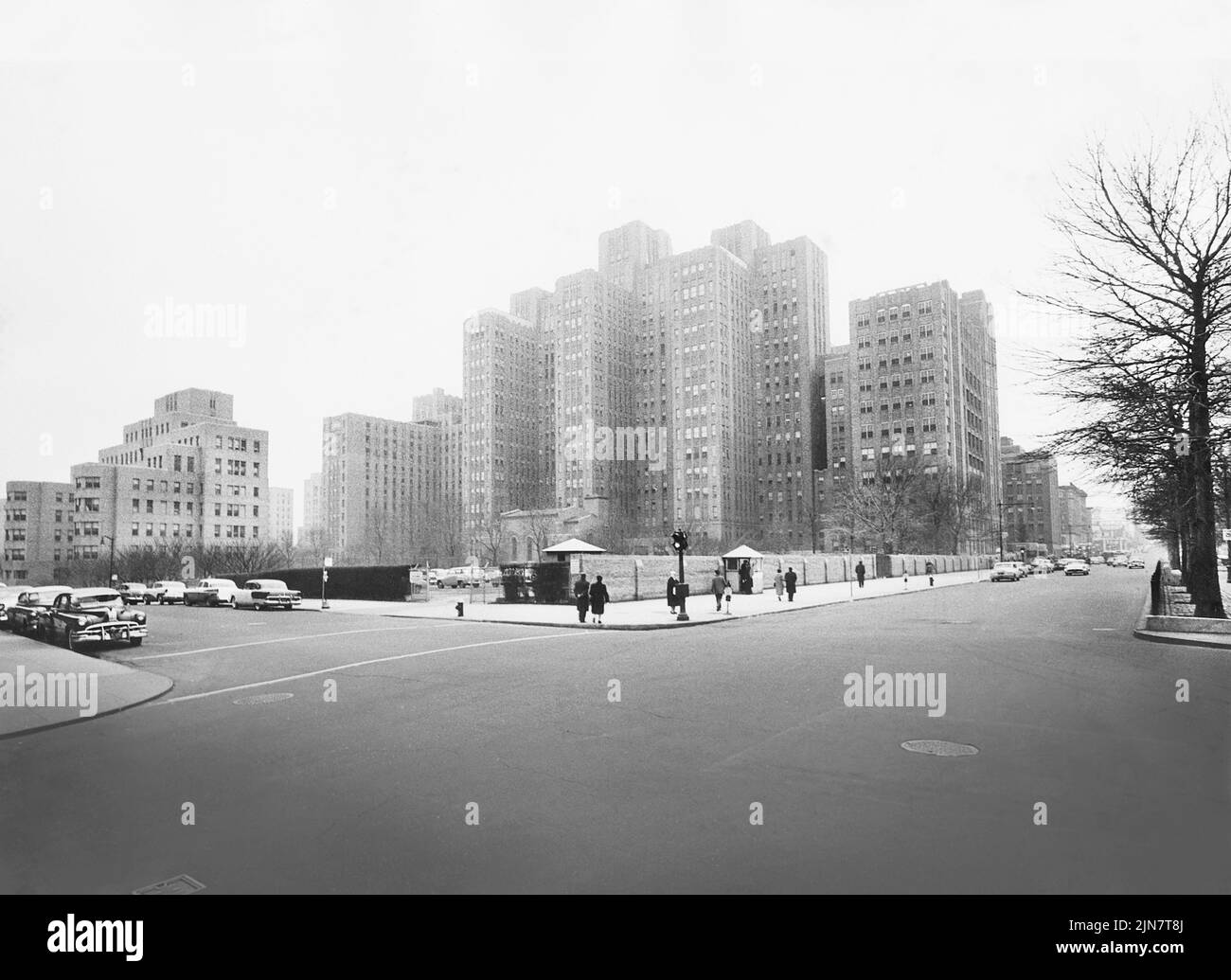 Street view of Columbia Presbyterian Medical Center looking northwest across Broadway from 165th Street, Washington Heights, Manhattan, New York City, New York, USA, Angelo Rizzuto, Anthony Angel Collection, January 1958 Stock Photo