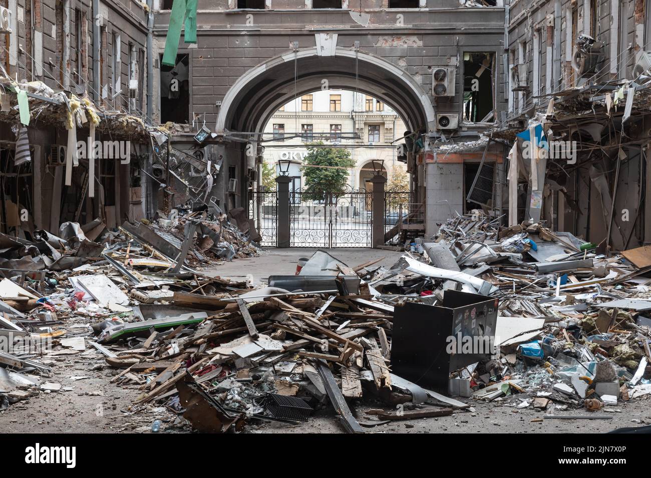 Kharkiv, Ukraine. 1st Aug, 2022. The wreckage of the building and damaged household items in the courtyard. Destroyed building in historical downtown in Kharkiv, Ukraine - 1 Aug 2022 (Credit Image: © Mykhaylo Palinchak/SOPA Images via ZUMA Press Wire) Stock Photo
