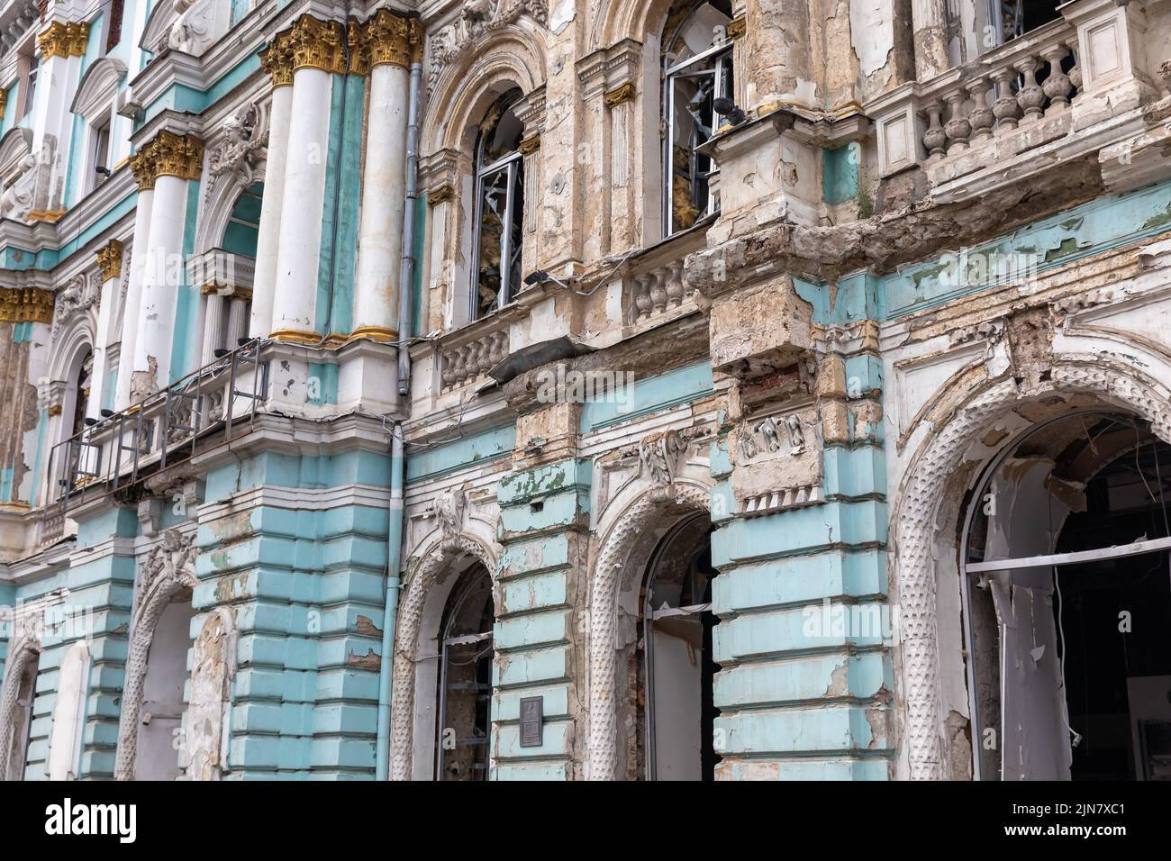 Damaged architectural monument of the city of  Kharkiv, broken windows and damaged facade of the building are visible due to Russian shelling in Kharkiv. (Photo by Mykhaylo Palinchak / SOPA Images/Sipa USA) Stock Photo