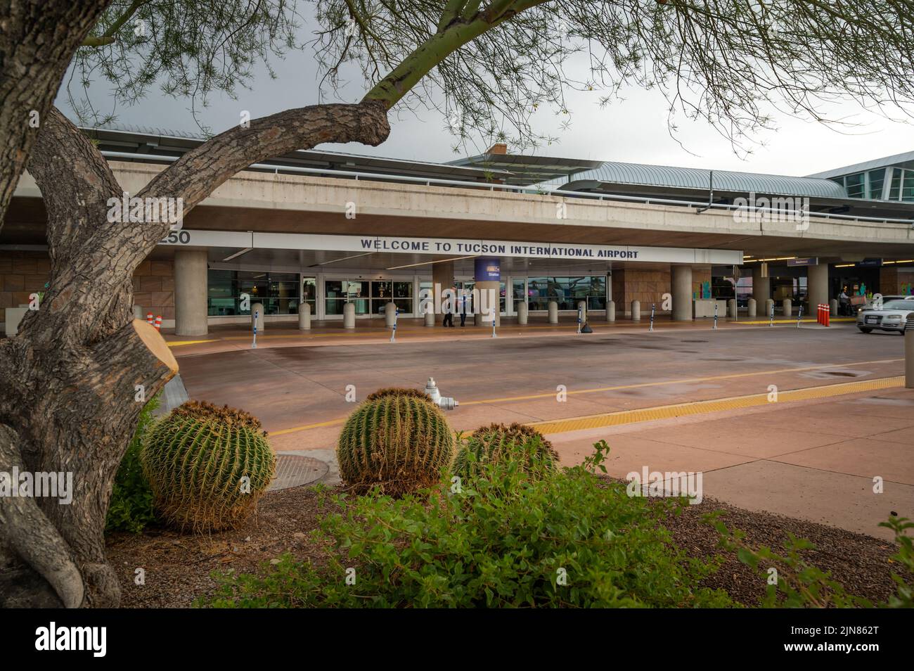 Welcome to Tucson International Airport, written on building. Stock Photo