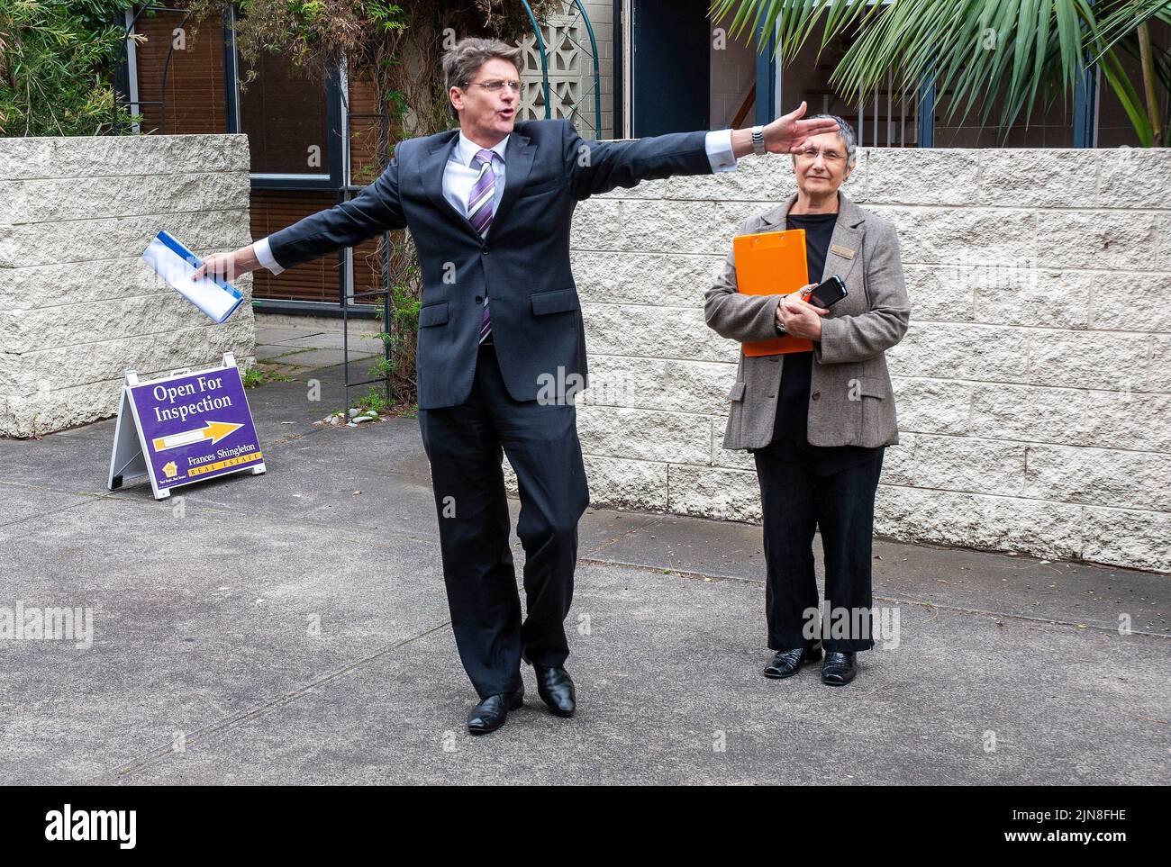 Auctioneer selling an apartment in Melbourne, Australia Stock Photo