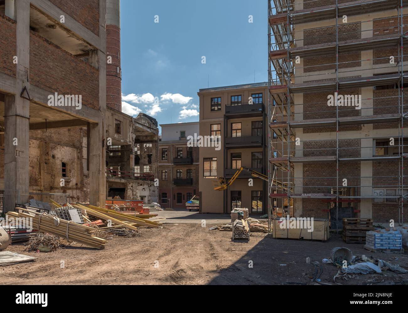 Old brick industrial building exterior hi-res stock photography and ...