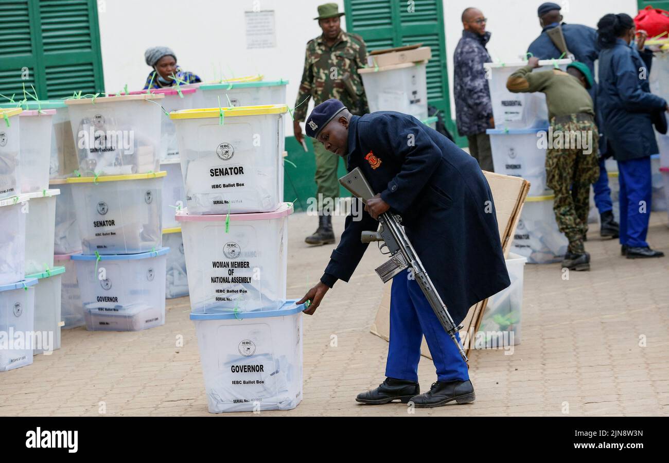 A police officer pulls sealed ballot boxes containing electoral materials at an Independent Electoral and Boundaries Commission (IEBC) tallying centre after the general election in Nairobi, Kenya August 10, 2022. REUTERS/Thomas Mukoya Stock Photo