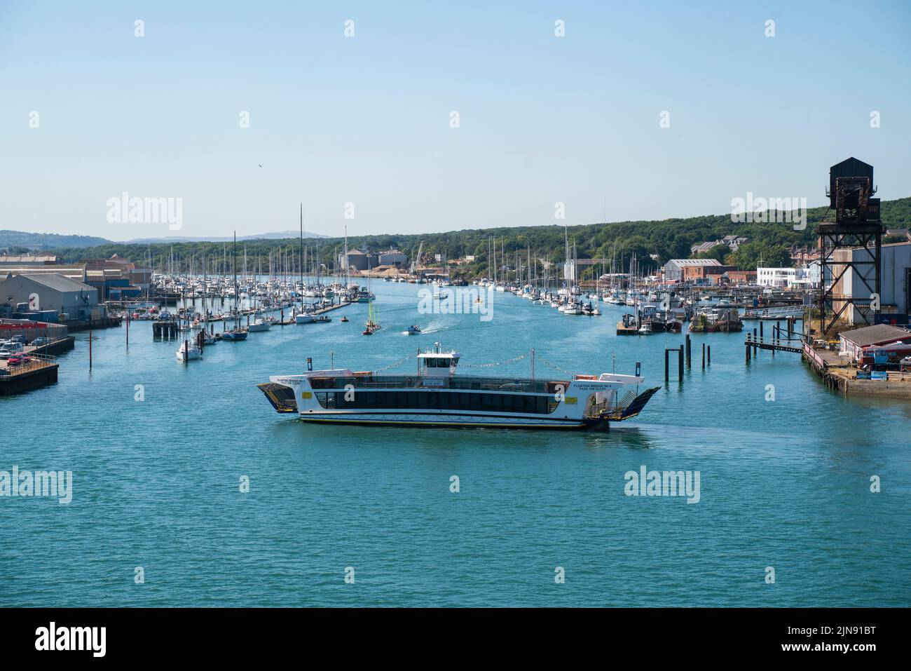 General view of the chain ferry crossing the River Medina linking west and east Cowes on the Isle of Wight. Stock Photo