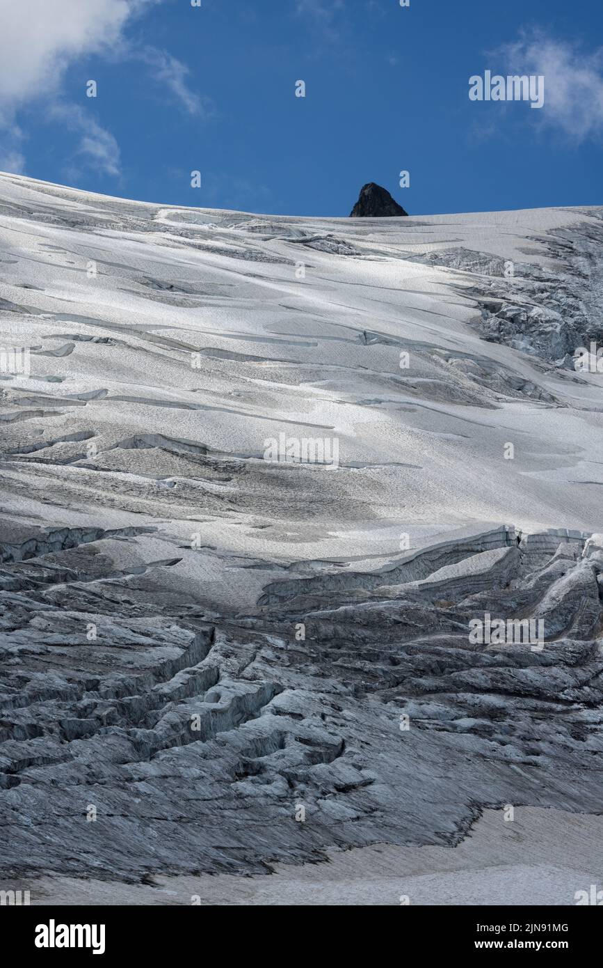 Séracs and glacial crevasses on the glacier of Steingletscher in the Bernese Alps Stock Photo