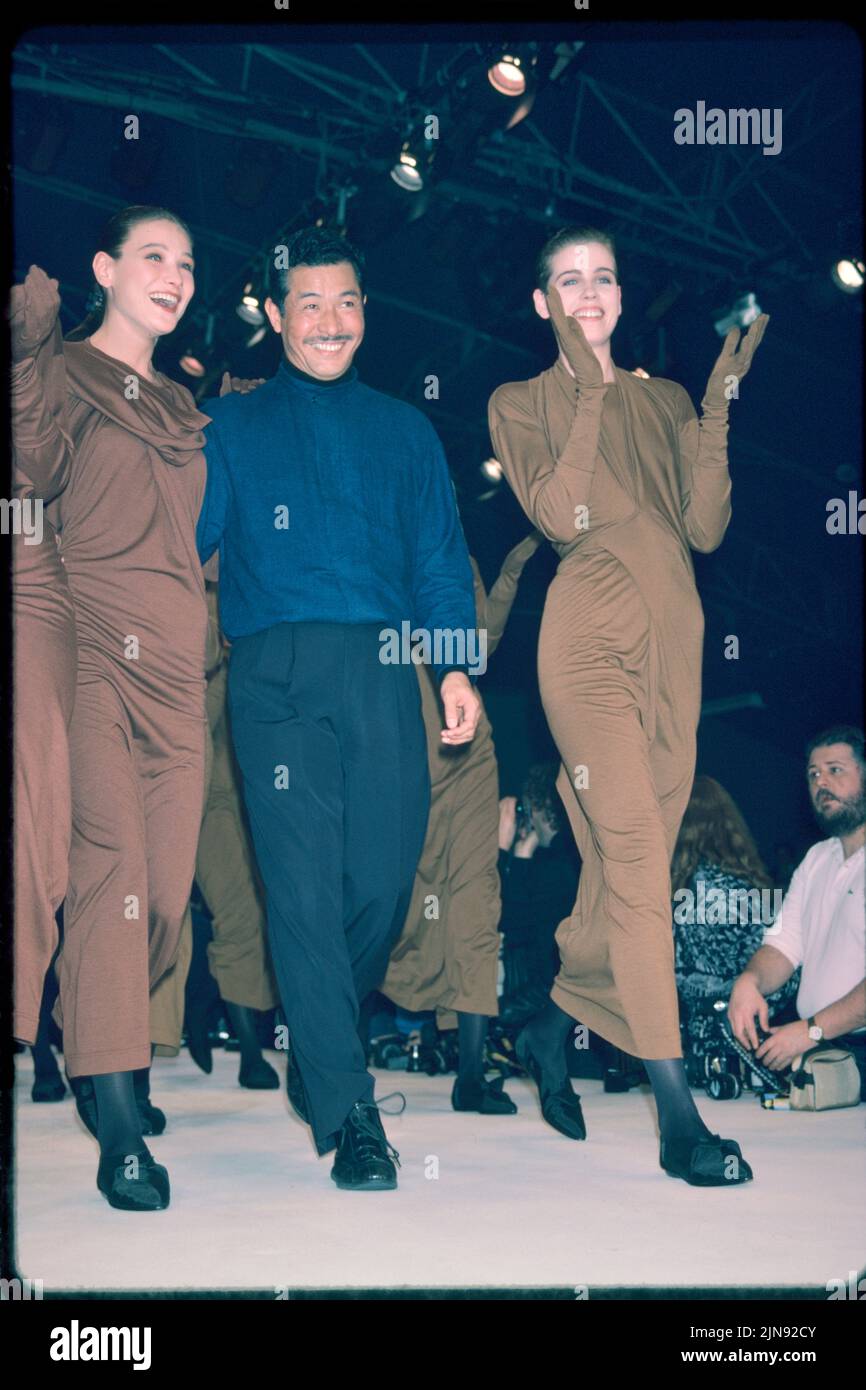 Japanese fashion designer Issey Miyake receives applause on the runway during the Autumn/Winter 1987-88 - Paris Collection - Woman in March 1987. Miyake died aged 84 on August 5, 2022. Credit: AFLO/Alamy Live News Stock Photo