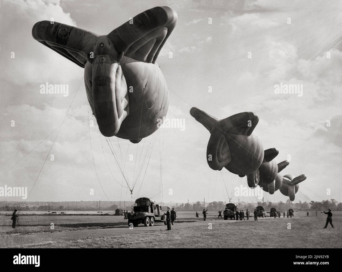 Kite balloons and balloon winches of No. 1 Balloon Training Unit are prepared for handling practice at Cardington, Bedfordshire, England Stock Photo