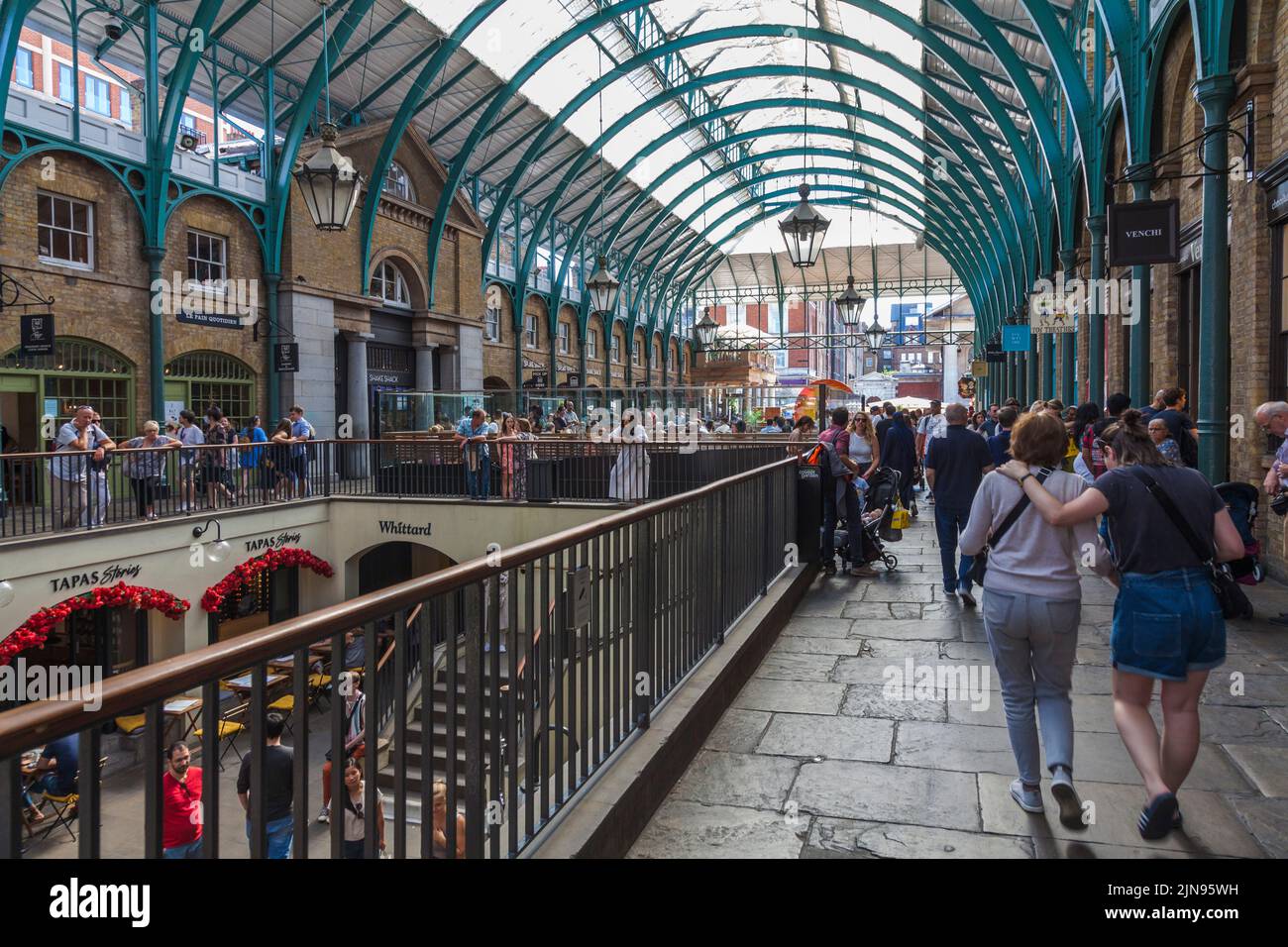 ウィッタード Piccadilly & Covent Garden Covent Garden, London, England, UK. Circa March 1985 Stock
