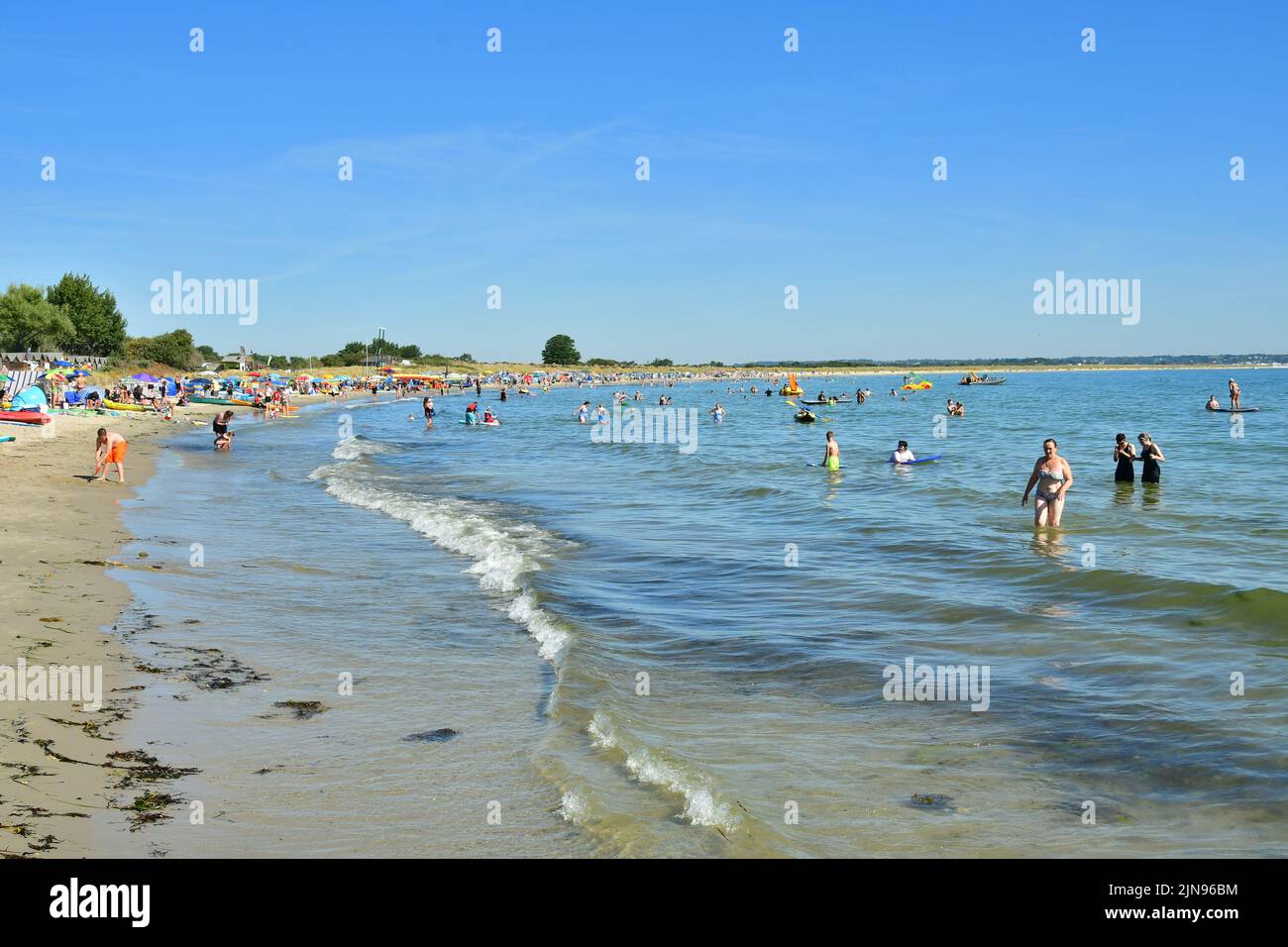 Studland Beach, Shell Bay, Dorset, UK, 10th August 2022, Weather. Hot and sunny at the beginning of another heatwave. Credit: Paul Biggins/Alamy Live News Stock Photo