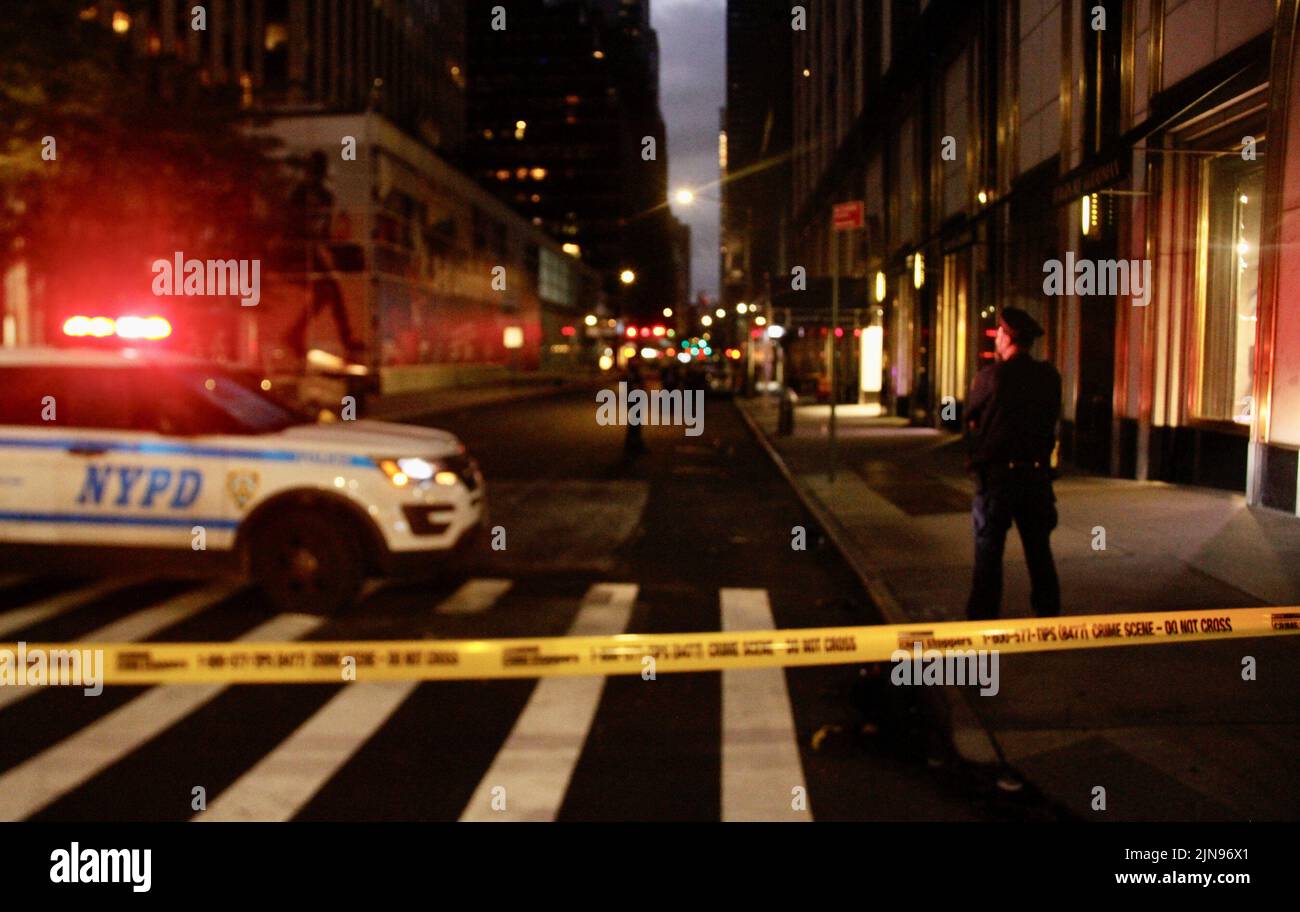 New York, USA. 10th Aug, 2022. (NEW) Gun shots at Apple Store on 5th Avenue-NYC. August 10, 2022, New York, USA: Gun shots at Apple Store on 5th avenue in New York with no fatal injuries. NYPD officers at the scene investigating what might have happened. 58th and 59th streets of Apple store interdicted for easy investigation. Credit: ZUMA Press, Inc./Alamy Live News Stock Photo