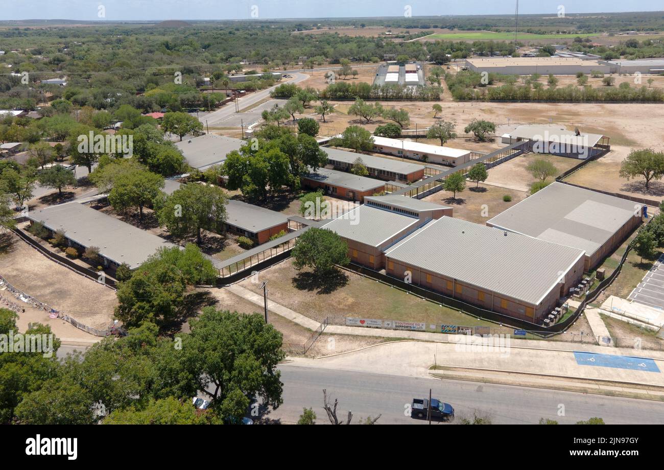 Uvalde. 8th Aug, 2022. Aerial photo taken on Aug. 8, 2022 shows the fenced-off Robb Elementary School in Uvalde, Texas, the United States. TO GO WITH 'Feature: Worries over safety linger as new school year starts after Uvalde shooting' Credit: Nick Wagner/Xinhua/Alamy Live News Stock Photo