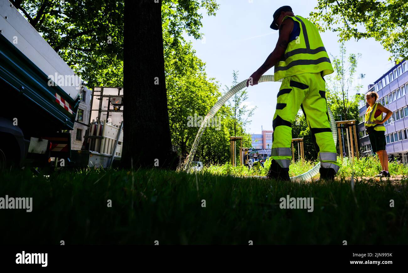 10 August 2022, Lower Saxony, Hanover Employees of the Environment and