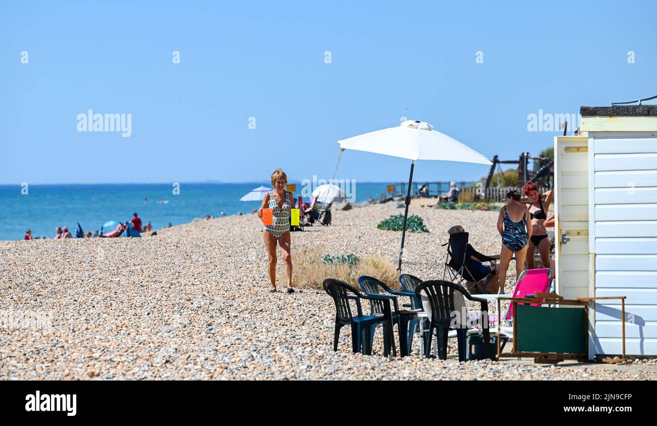 Worthing, UK. 10th Aug, 2022. It's a scorching hot day on Worthing beach and seafront as another heatwave is forecast for parts of southern Britain over the next few days with an amber warning issued for some areas : Credit Simon Dack/Alamy Live News Stock Photo