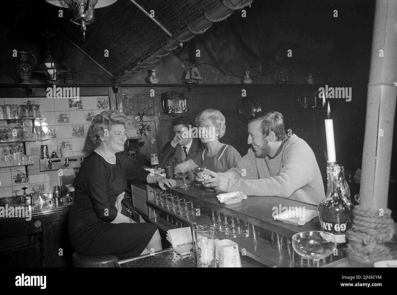 Pub berlin hi-res stock photography and images - Page 17 - Alamy, image size:1300x965