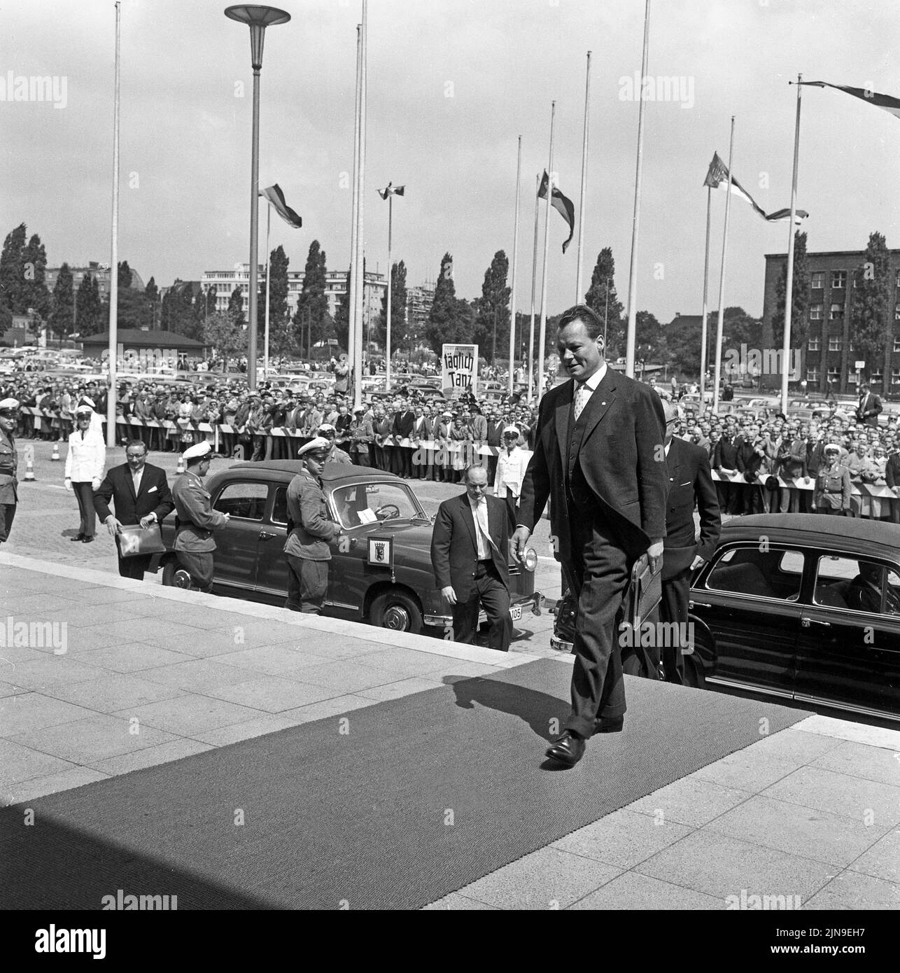 Bundespräsidentenwahl Ostpreußenhalle - Regierender Bürgemeister von Berlin, Willy Brandt, auf dem Weg zur Wahl des Bundespräsidenten, Berlin, Deutschland 1959. Stock Photo