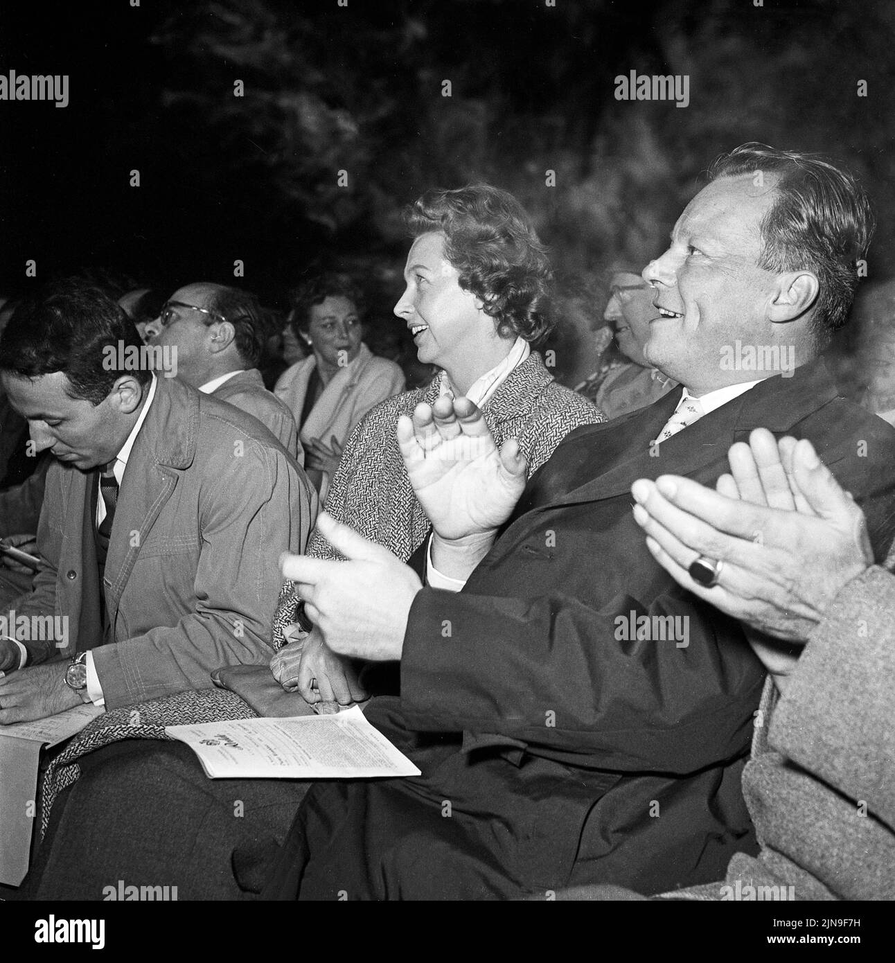 Ehepaar Willy und Rut Brandt als Zuschauer bei einem Boxkampf von Gustav Bubi Scholz, Europameister im Mittelgewicht, Berlin, Deutschland 1958. Stock Photo