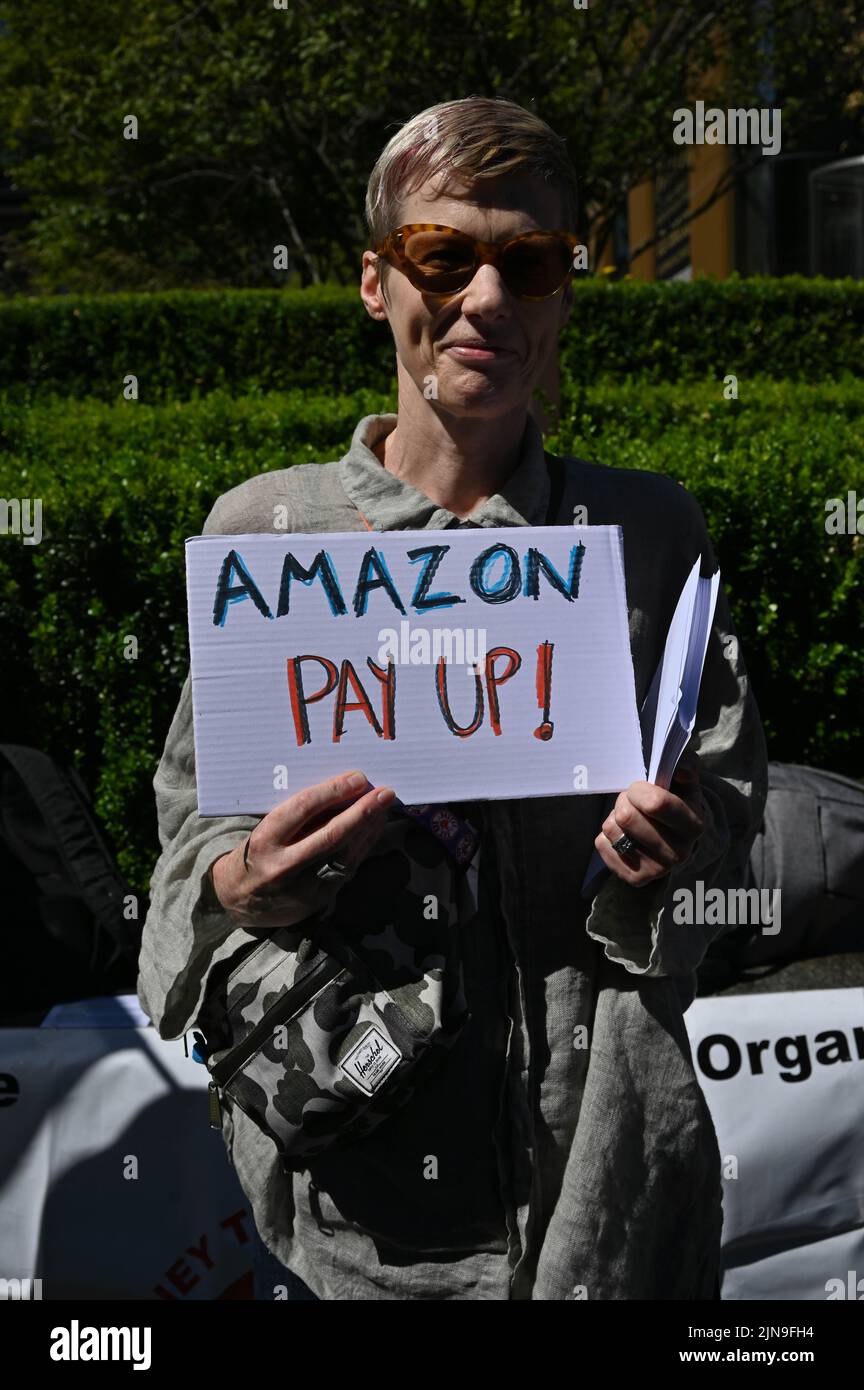 1 Principal Place, London, UK. 10th August 2022. Amazon workers, protest the cupidity of Amazon. Pure corporation greed, The Amazon Chief Executive Office, Andy Jassey, amassed £176m to provide Amazon workers only 35-50 penny per hour of increase. That is insulting. United the Union demand of the Amazon for a minimum wage of £11 - £12 per hour for workers outside the head office of Amazon. Credit: See Li/Picture Capital/Alamy Live News Stock Photo