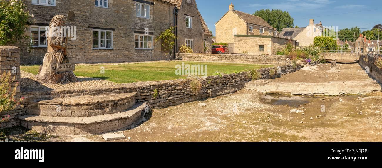 Ashton Keynes, Wiltshire, England. Wednesday 10th August 2022. Old Father Thames has dried up. Not far from the official source, the usually picturesque River Thames that winds through the Wiltshire village of Ashton Keynes has completely dried up leaving a dust bowl where once there was a river full of aquatic life. Credit: Terry Mathews/Alamy Live News Stock Photo