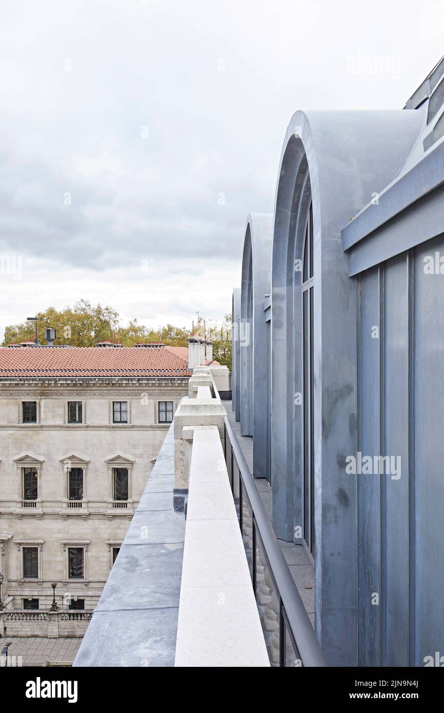 Perspective along upper floor zinc facade. 30 St James' Square, London, United Kingdom. Architect: Eric Parry Architects Ltd, 2021. Stock Photo