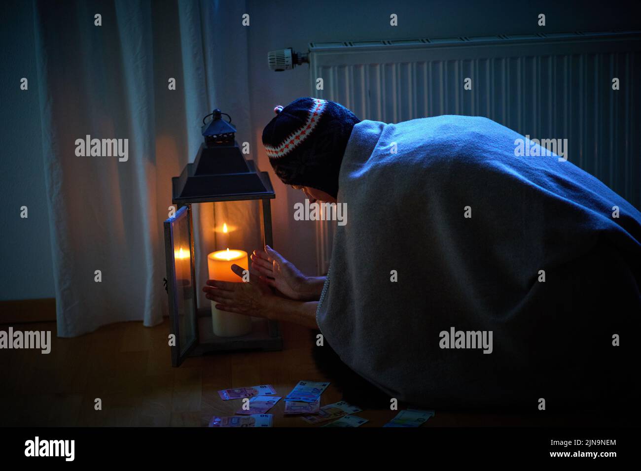 Symbolic image and illustration heating costs are constantly increasing due to the rise in the price of heating oil and gas at Aug 09, 2022 in  Marktoberdorf © Peter Schatz / Alamy Live News  MR=Yes, model released Stock Photo
