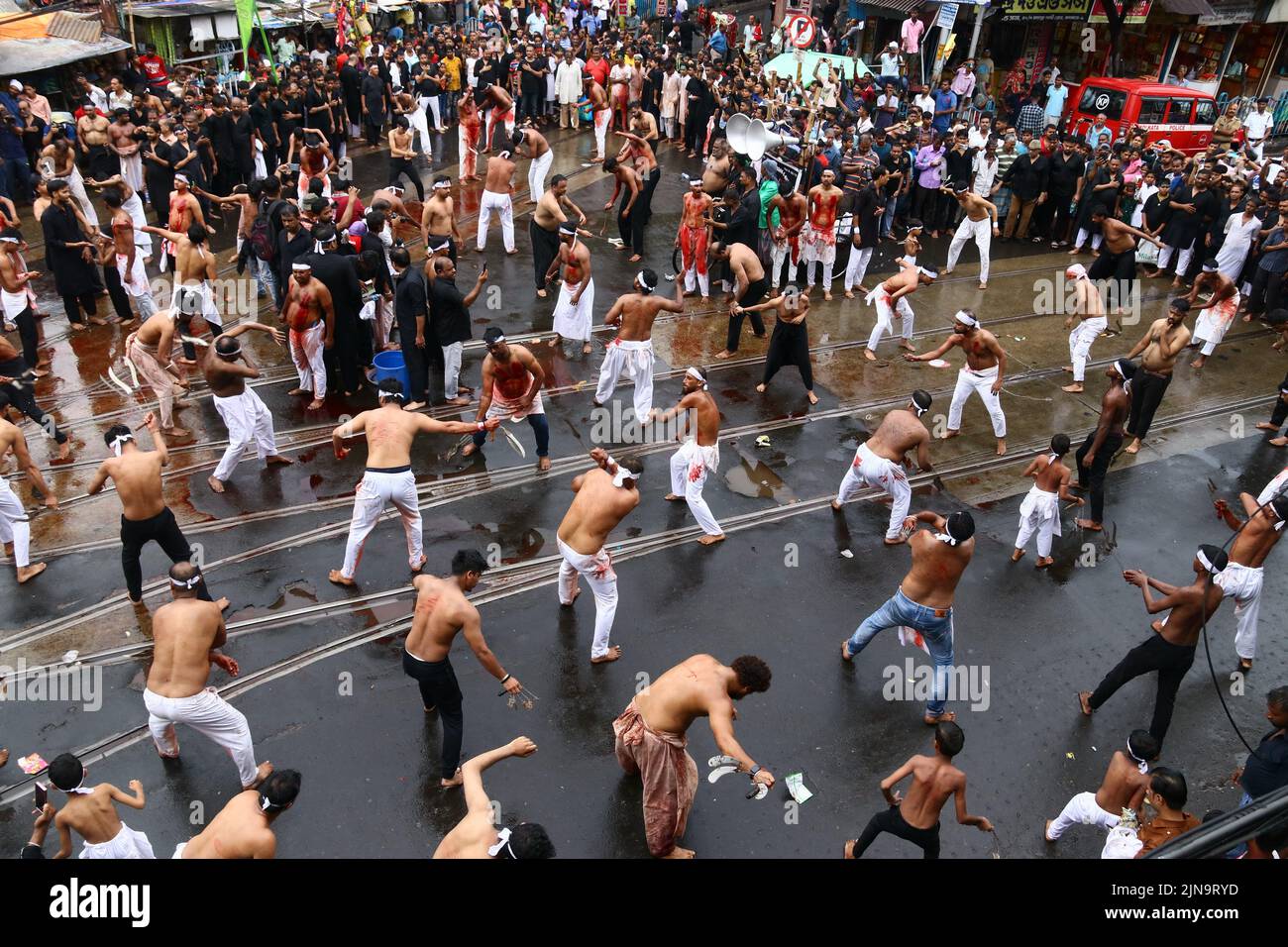 August 9, 2022, Kolkata, West Bengal, India: (EDITORS NOTE: Image contains graphic content) Shi'ite Muslim mourners flagellate themselves during a Muharram procession to mark Ashura in Kolkata. After a gap of two years due to COVID-19 related restrictions, this year the mourners were permitted to organise processions in the city. (Credit Image: © Dipa Chakraborty/Pacific Press via ZUMA Press Wire) Stock Photo