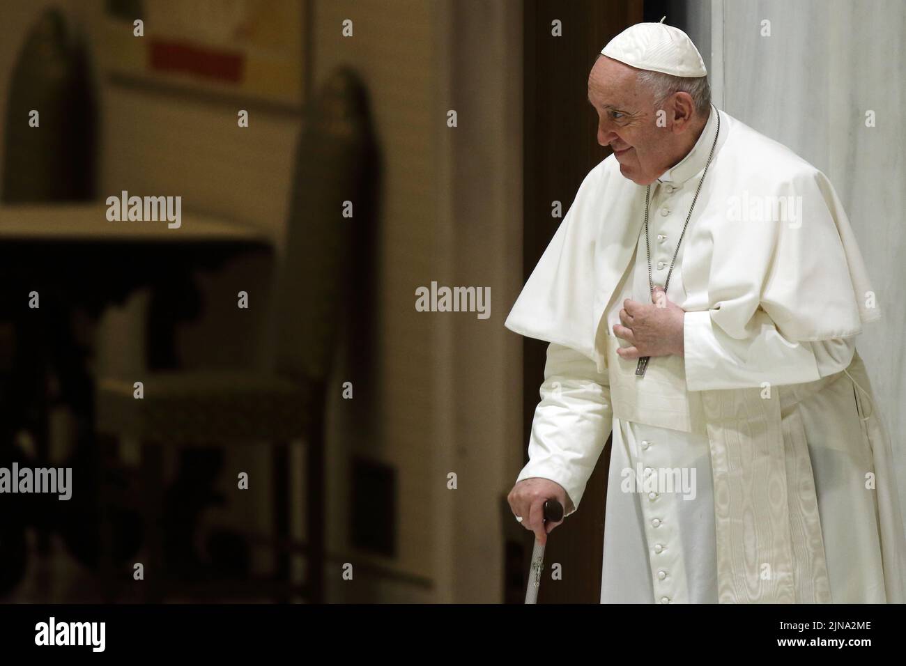 Vatican. August 10, 2022 - POPE FRANCIS during his weekly general Audience In St. Paul Hall at the Vatican. © EvandroInetti via ZUMA Wire (Credit Image: © Evandro Inetti/ZUMA Press Wire) Credit: ZUMA Press, Inc./Alamy Live News Stock Photo