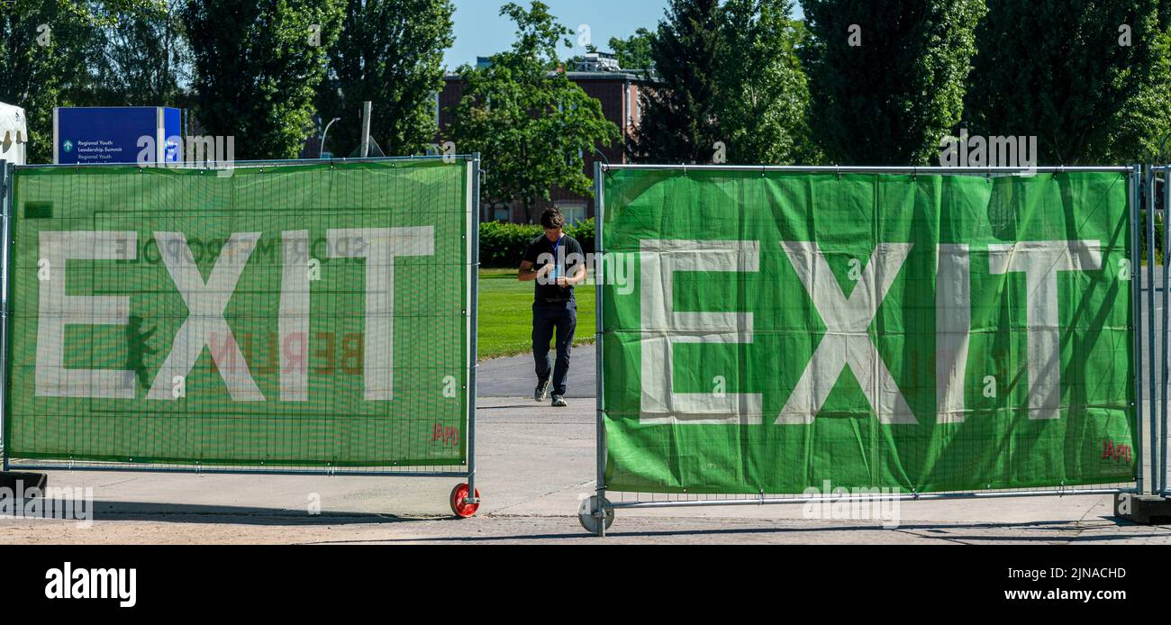 Indication Of An Exit On A Construction Fence Stock Photo